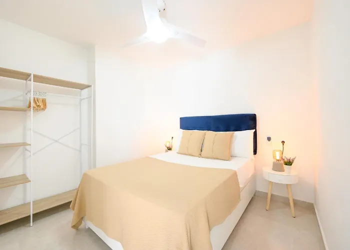 Burgos, Terrace, Parking By 10tosea