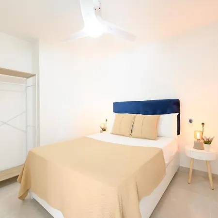 Burgos, Terrace, Parking By 10tosea